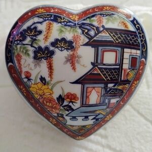 Porcelain Vintage Imari Ware Japanese Heart Shaped Trinket Box No Chips